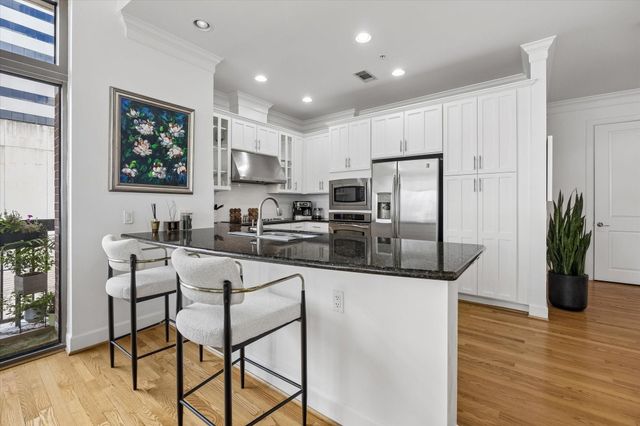 2211 Briarglen Drive 502, Houston, TX 77027