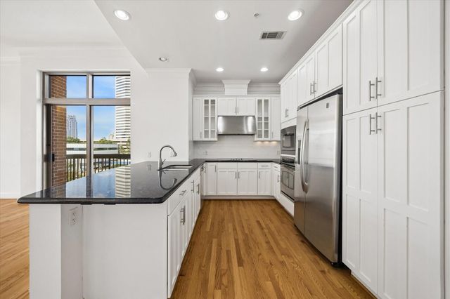 2211 Briarglen Drive 502, Houston, TX 77027