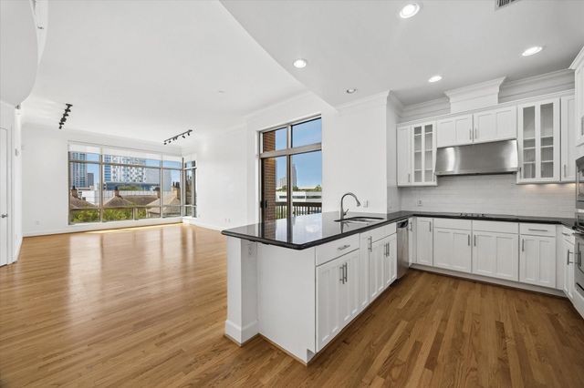 2211 Briarglen Drive 502, Houston, TX 77027