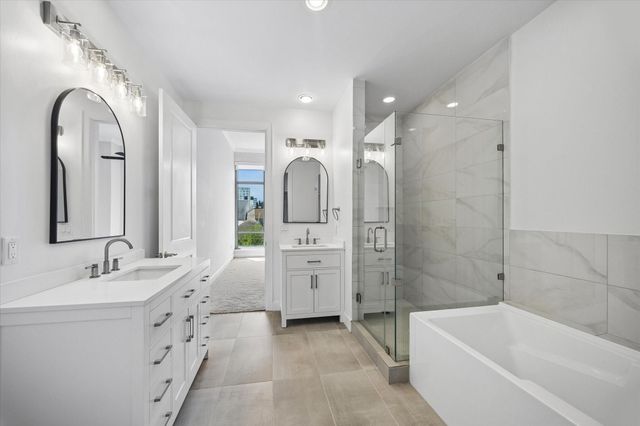 2211 Briarglen Drive 502, Houston, TX 77027