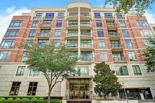 2211 Briarglen Drive 502, Houston, TX 77027
