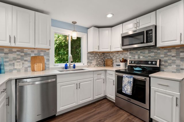 543 Central Street, Holliston, MA 01746