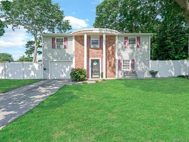 10 Corvair Lane, Selden, NY 11784