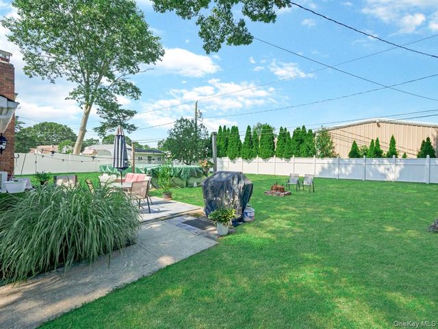 10 Corvair Lane, Selden, NY 11784