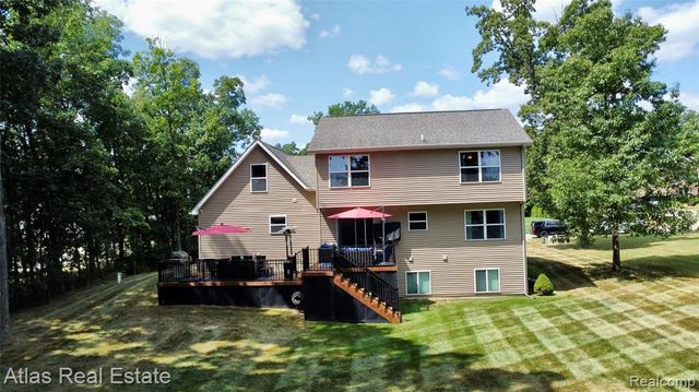 8345 Oak Ridge Drive, Goodrich, MI 48438