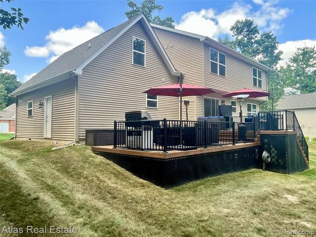 8345 Oak Ridge Drive, Goodrich, MI 48438
