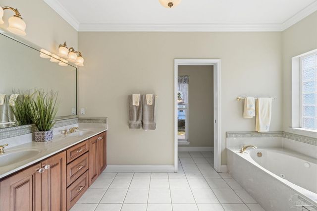 951 Coronado Dr, Gulf Breeze, FL 32563