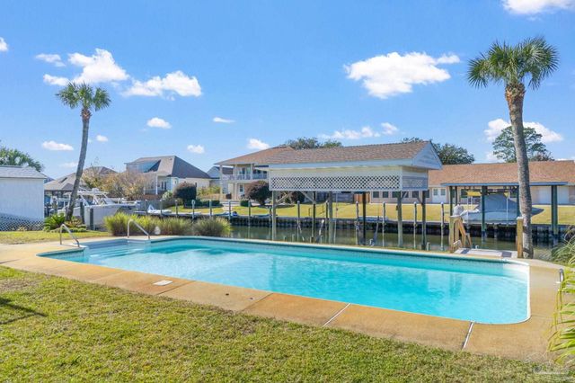 951 Coronado Dr, Gulf Breeze, FL 32563