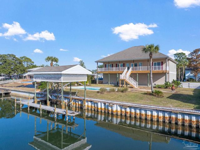 951 Coronado Dr, Gulf Breeze, FL 32563