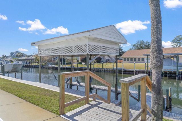 951 Coronado Dr, Gulf Breeze, FL 32563