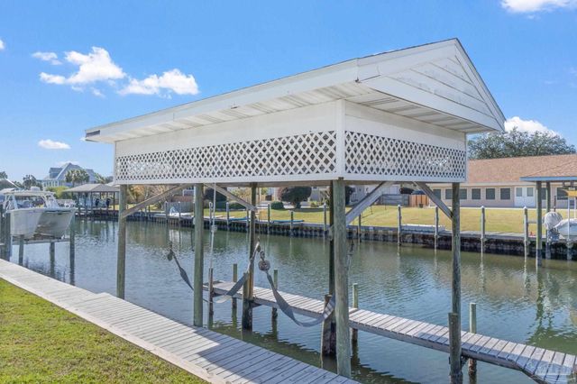 951 Coronado Dr, Gulf Breeze, FL 32563