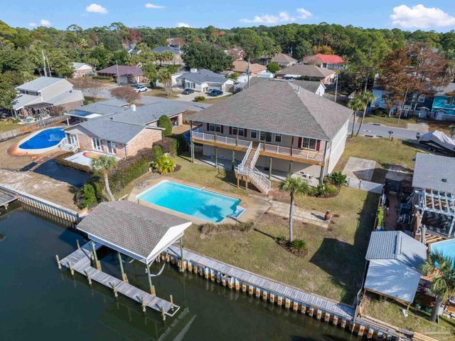 951 Coronado Dr, Gulf Breeze, FL 32563
