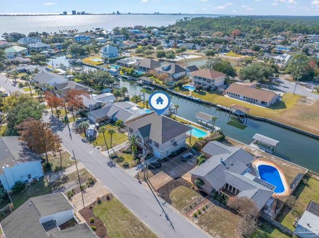 951 Coronado Dr, Gulf Breeze, FL 32563