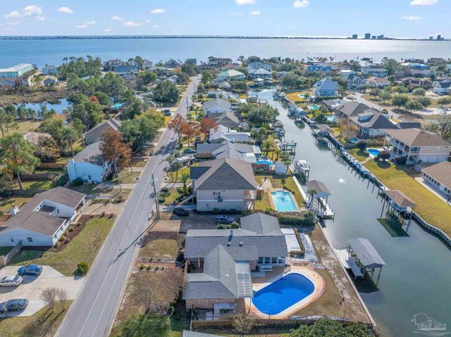 951 Coronado Dr, Gulf Breeze, FL 32563