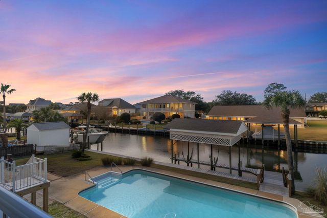 951 Coronado Dr, Gulf Breeze, FL 32563