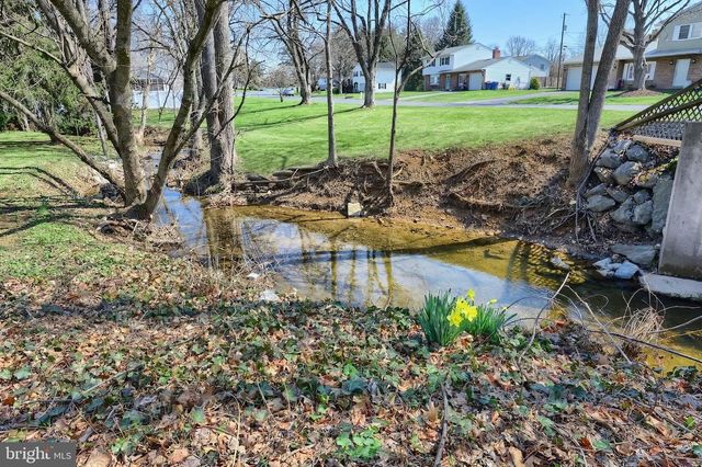 18 SHEFFIELD DR, Dillsburg, PA 17019