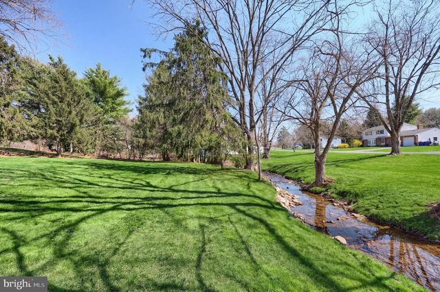 18 SHEFFIELD DR, Dillsburg, PA 17019