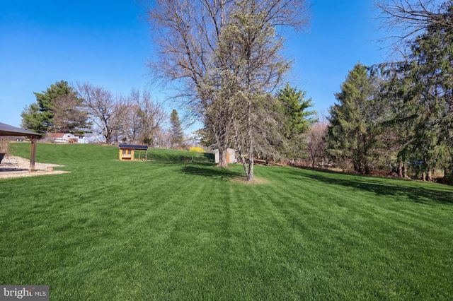 18 SHEFFIELD DR, Dillsburg, PA 17019