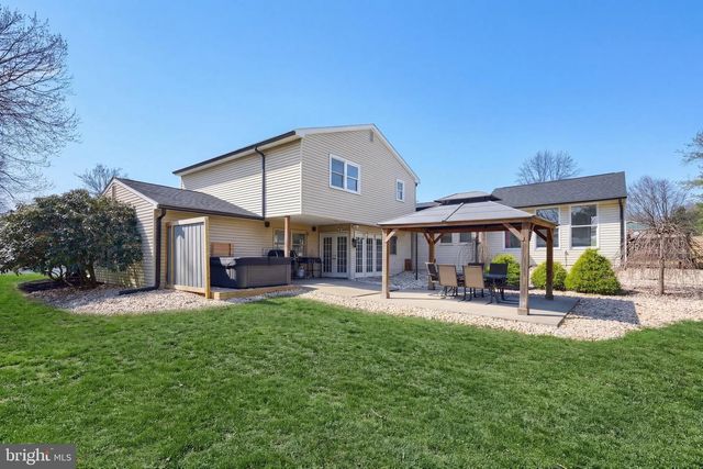 18 SHEFFIELD DR, Dillsburg, PA 17019