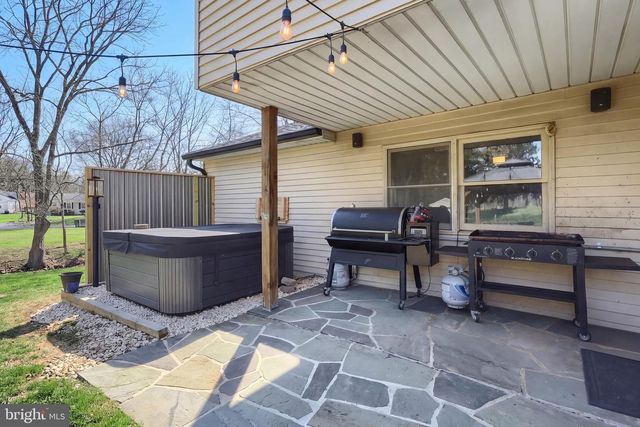 18 SHEFFIELD DR, Dillsburg, PA 17019