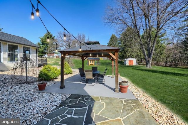 18 SHEFFIELD DR, Dillsburg, PA 17019