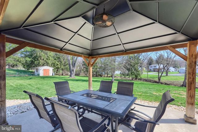 18 SHEFFIELD DR, Dillsburg, PA 17019