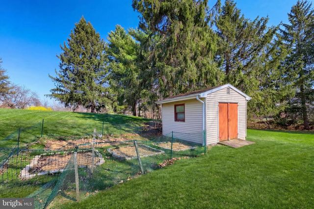 18 SHEFFIELD DR, Dillsburg, PA 17019