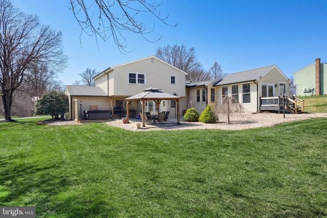 18 SHEFFIELD DR, Dillsburg, PA 17019