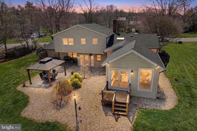 18 SHEFFIELD DR, Dillsburg, PA 17019