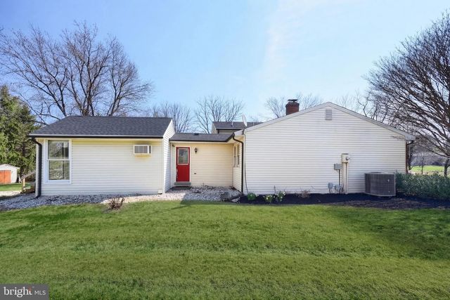 18 SHEFFIELD DR, Dillsburg, PA 17019