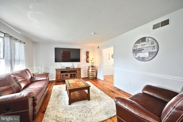 18 SHEFFIELD DR, Dillsburg, PA 17019