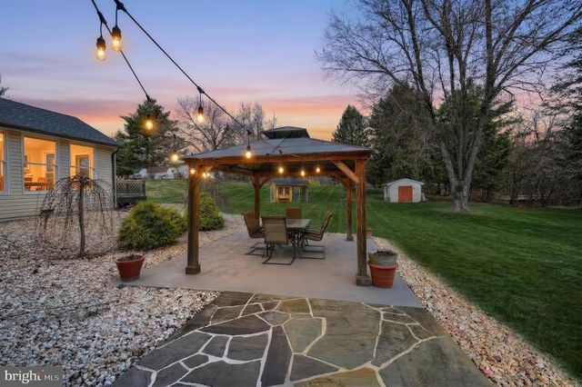 18 SHEFFIELD DR, Dillsburg, PA 17019