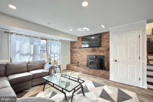 18 SHEFFIELD DR, Dillsburg, PA 17019