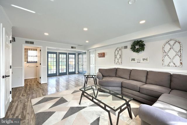 18 SHEFFIELD DR, Dillsburg, PA 17019