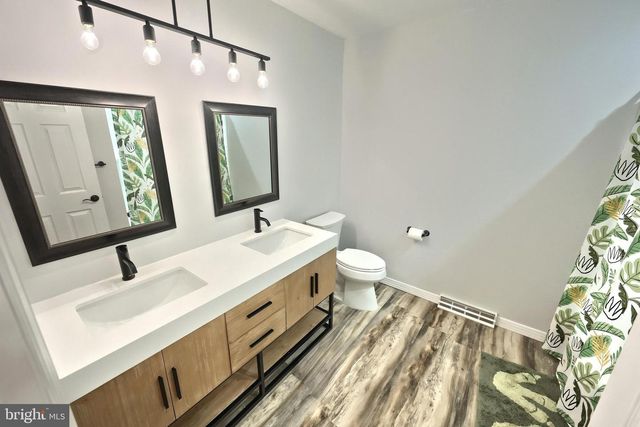 18 SHEFFIELD DR, Dillsburg, PA 17019