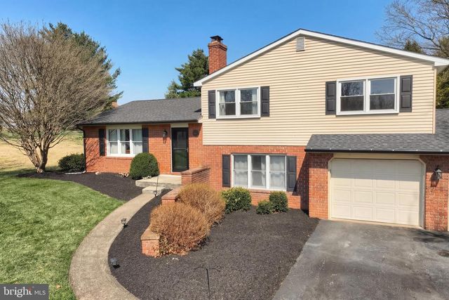 18 SHEFFIELD DR, Dillsburg, PA 17019