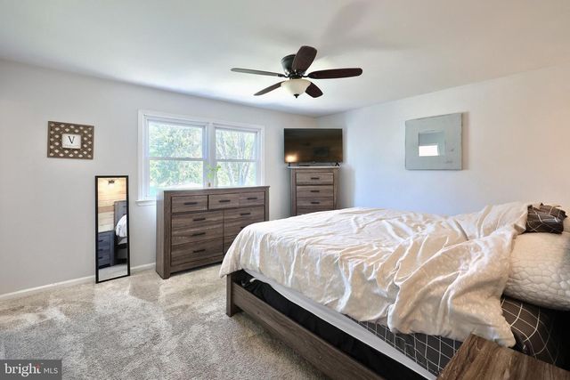 18 SHEFFIELD DR, Dillsburg, PA 17019