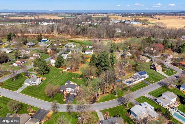 18 SHEFFIELD DR, Dillsburg, PA 17019