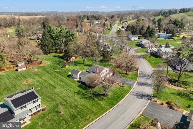 18 SHEFFIELD DR, Dillsburg, PA 17019