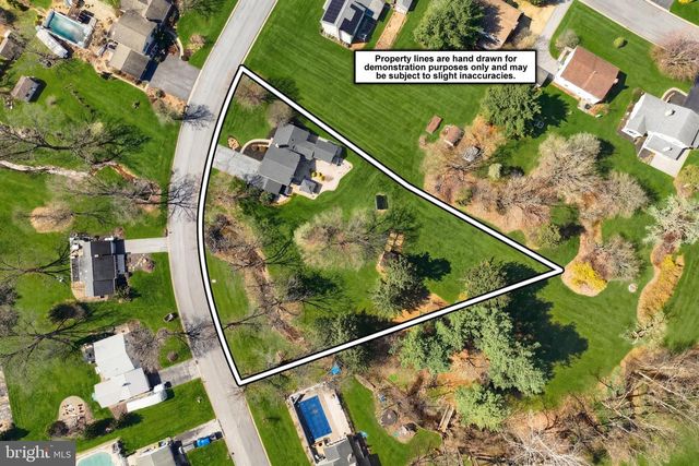 18 SHEFFIELD DR, Dillsburg, PA 17019