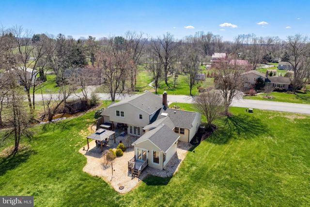 18 SHEFFIELD DR, Dillsburg, PA 17019