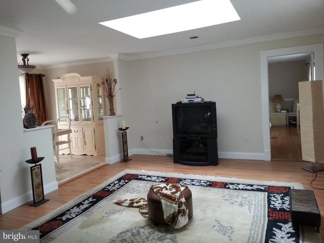 2063 WOODFORD RD, Vienna, VA 22182