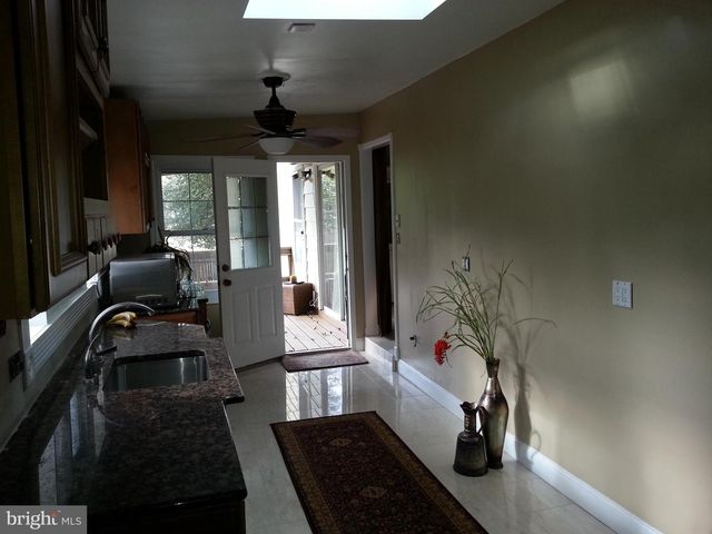 2063 WOODFORD RD, Vienna, VA 22182