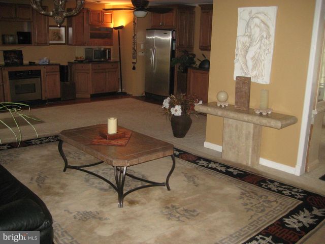 2063 WOODFORD RD, Vienna, VA 22182