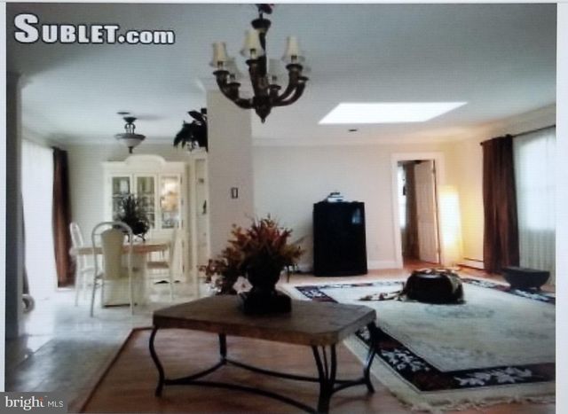 2063 WOODFORD RD, Vienna, VA 22182
