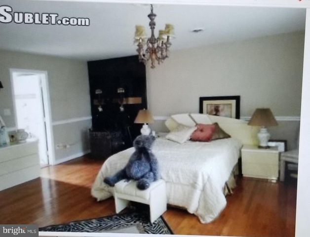 2063 WOODFORD RD, Vienna, VA 22182