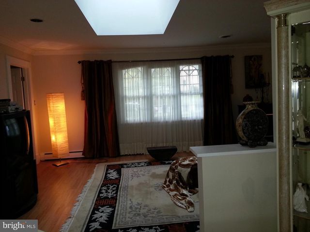 2063 WOODFORD RD, Vienna, VA 22182
