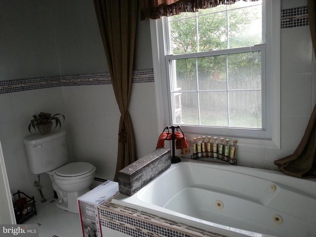2063 WOODFORD RD, Vienna, VA 22182