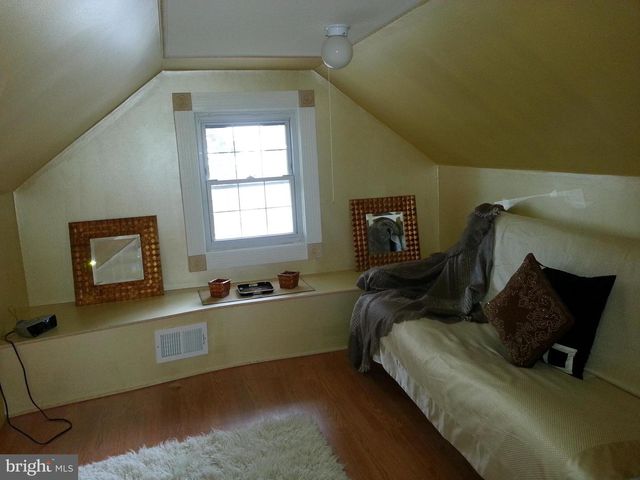 2063 WOODFORD RD, Vienna, VA 22182