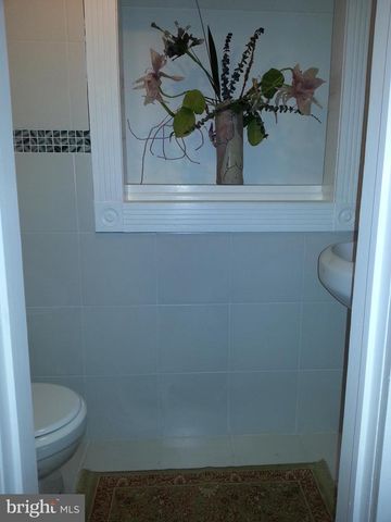 2063 WOODFORD RD, Vienna, VA 22182